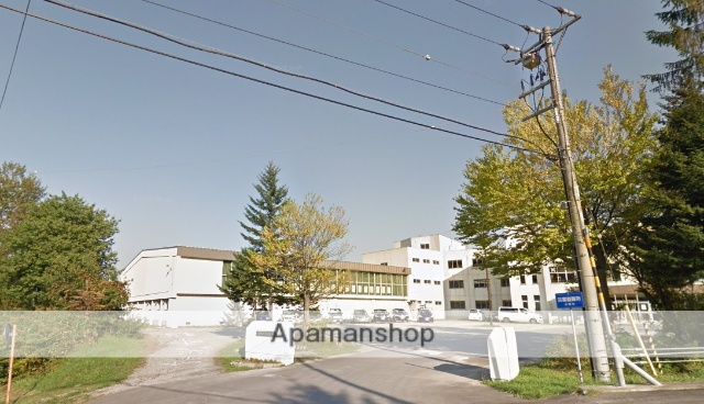 小学校　桂岡小学校（小学校）まで790m