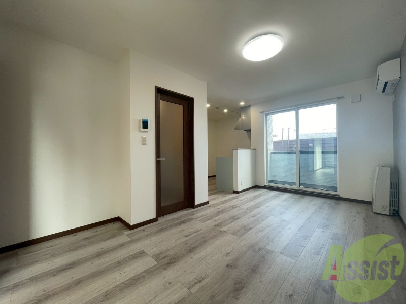 居室・リビング　白を基調とした明るい印象のお部屋になっています！