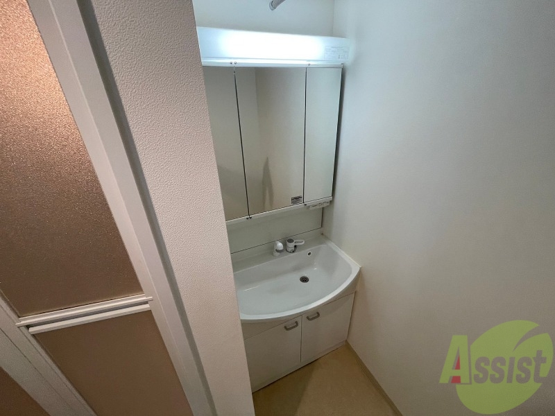 洗面設備　洗面台。身支度にはかかせないですよね～。