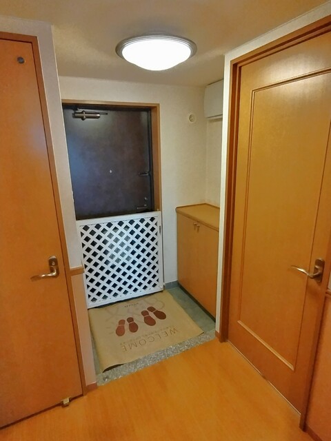 玄関　☆ペットの脱走防止に柵が付いてます！☆