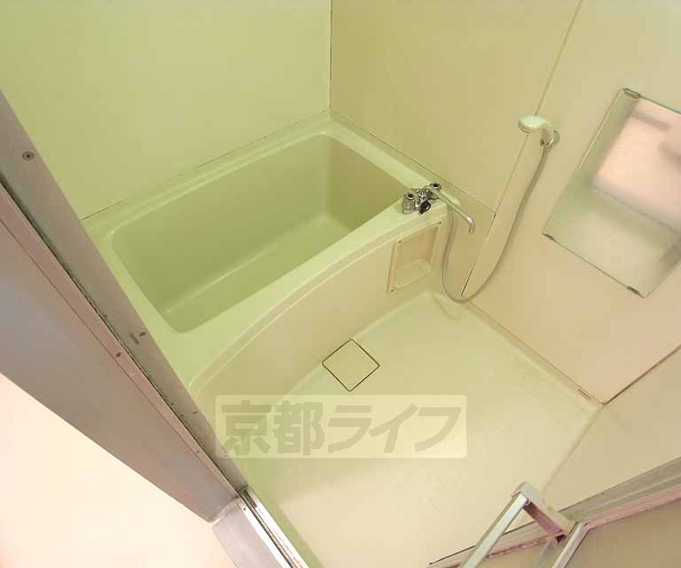 バス・シャワールーム　広めの浴室です。