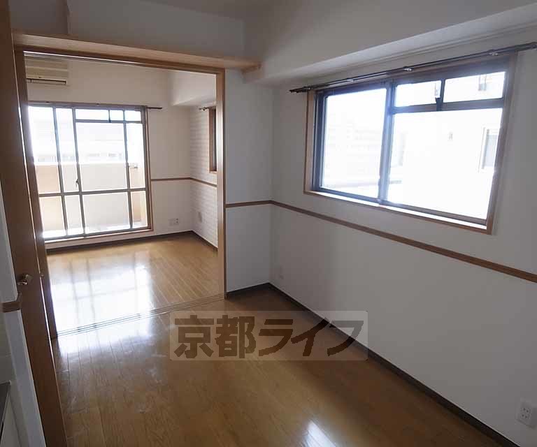 居室・リビング　採光面が多く明るいダイニングです。