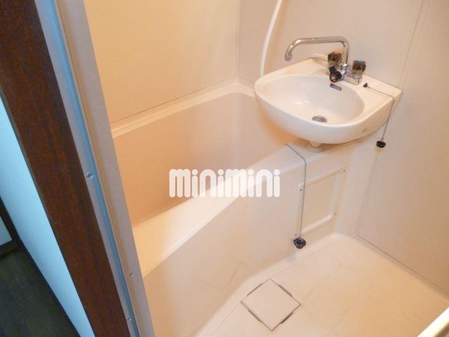 バス・シャワールーム　キレイなバスルームで疲れを癒してください。