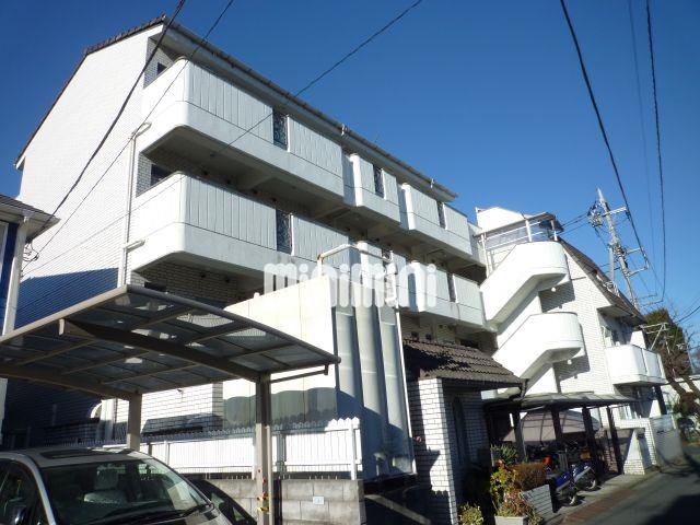 建物外観　白いタイル張りのマンションです