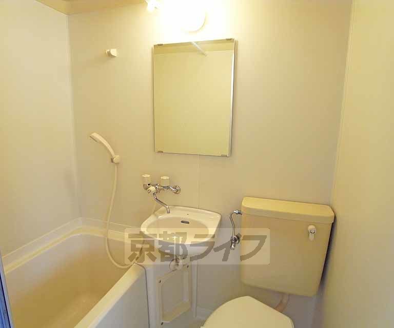 洗面設備　綺麗な洗面所です。