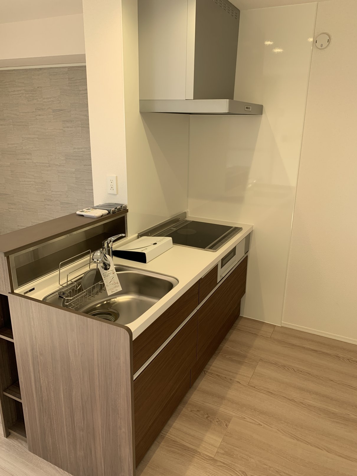 キッチン　対面キッチン(IHクッキングヒーター付のシステムキッチン)