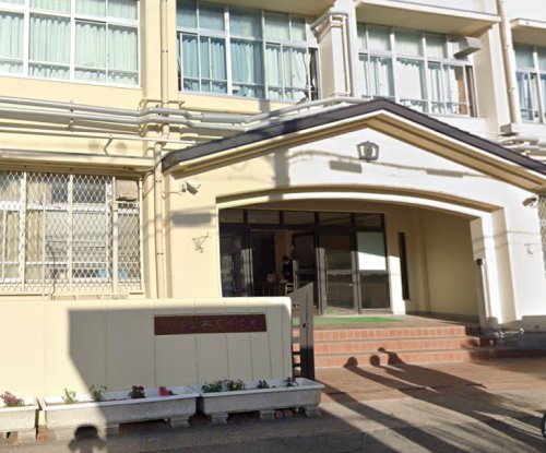 中学校　神戸市立兵庫中学校（中学校）まで494m