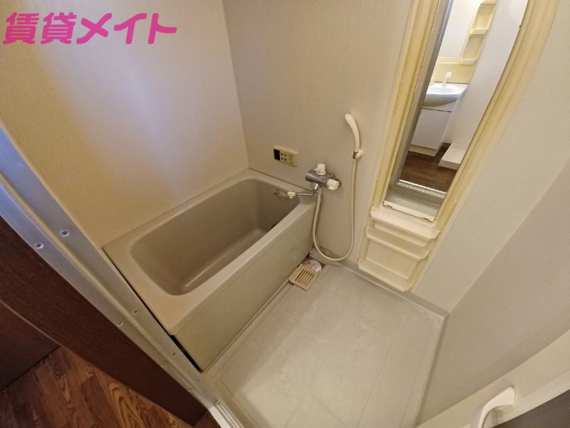 バス・シャワールーム　同物件別部屋のお写真です。