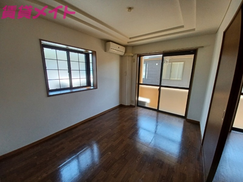 居室・リビング　同物件別部屋のお写真です。