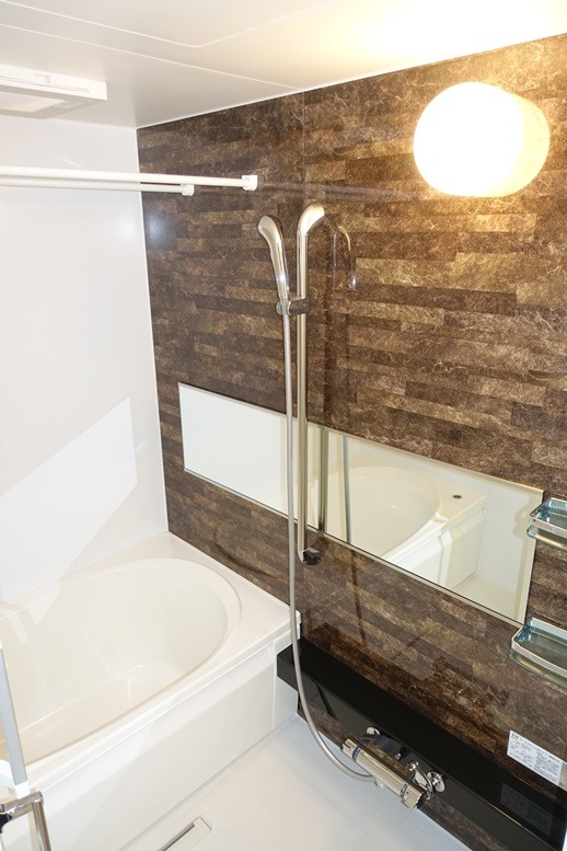 バス・シャワールーム　便利な浴室乾燥機付きのバスルーム！