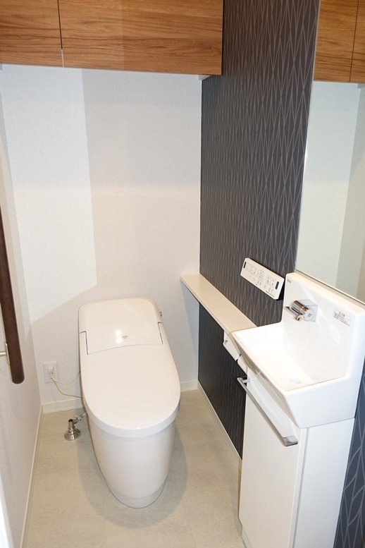 トイレ　タンクレストイレでスタイリッシュな空間♪