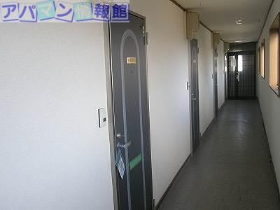 エントランス　アパートは内廊下です♪