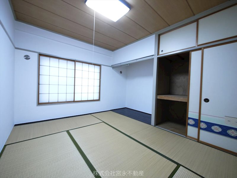 収納　天袋付き。二間分の押入があり、収納場所に困りません。