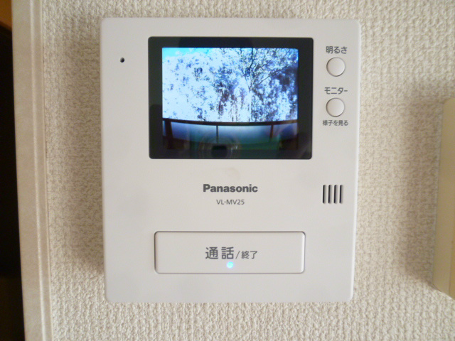 セキュリティ　モニター付きインターホンで来訪者のお顔が見れるので安心です