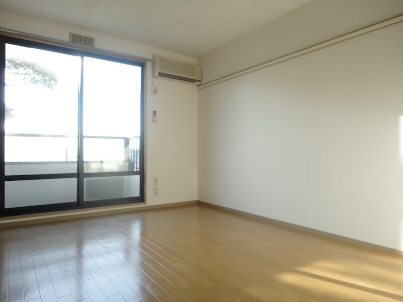 居室・リビング　南西向きの明るいお部屋です?