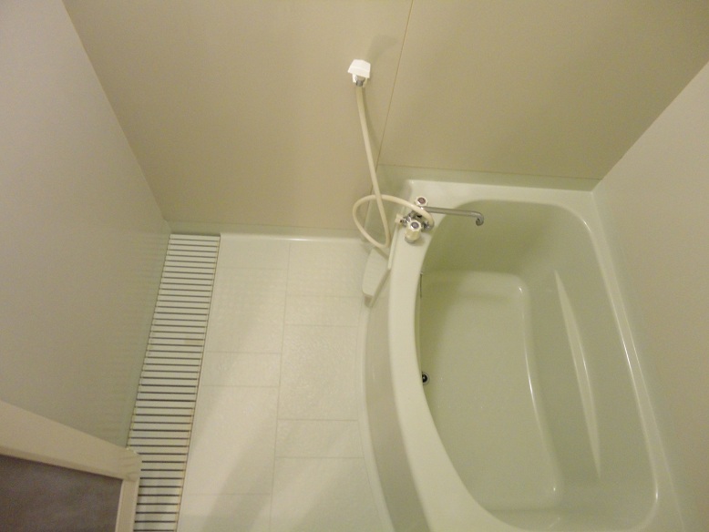 バス・シャワールーム　ゆったりとした浴室