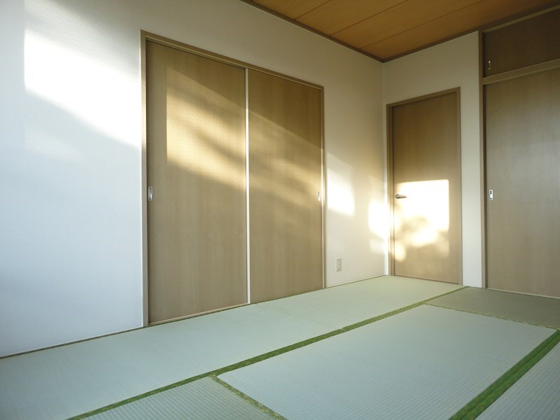 その他部屋・スペース　日が差し込み落ち着きのある和室です