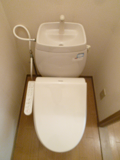 トイレ　トイレはウォシュレット付きです