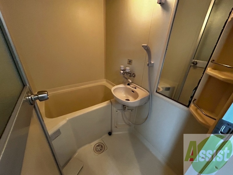 バス・シャワールーム　ユニットバスです。疲れを癒すのに欠かせませんね！