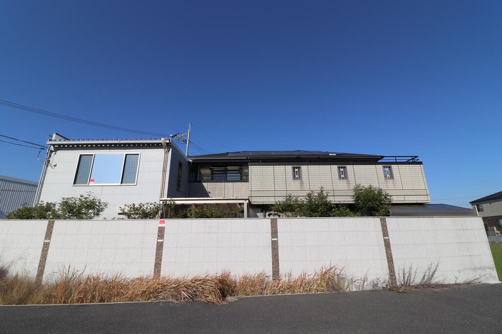 建物外観　綺麗な道が出来た通り沿いです(*^^