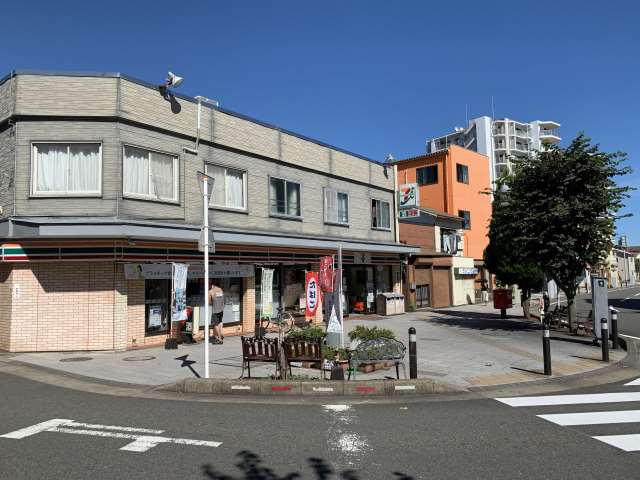 コンビニ　セブンイレブン（コンビニ）まで1258m