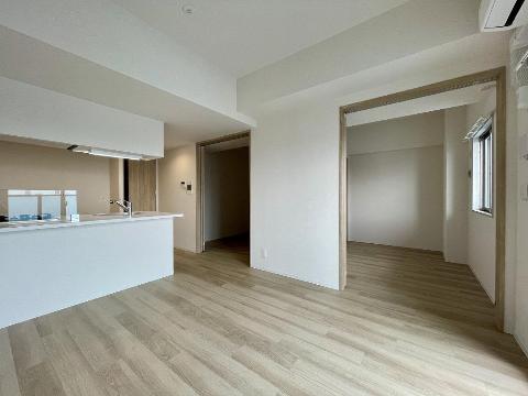 居室・リビング　室内