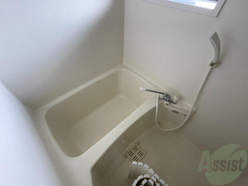 バス・シャワールーム　こちらがお風呂です。一日の疲れをたっぷりと癒してくれます。