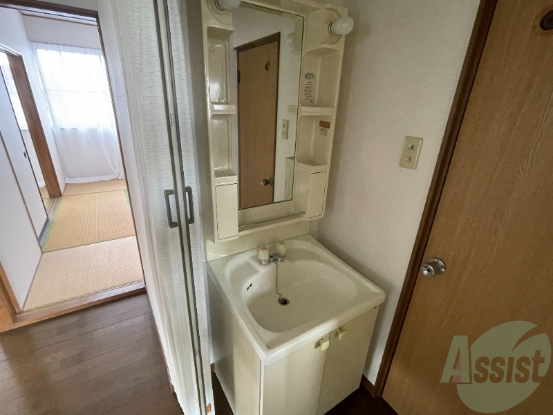 洗面設備　洗面所が独立しています。慌ただしい朝でも大丈夫ですね。