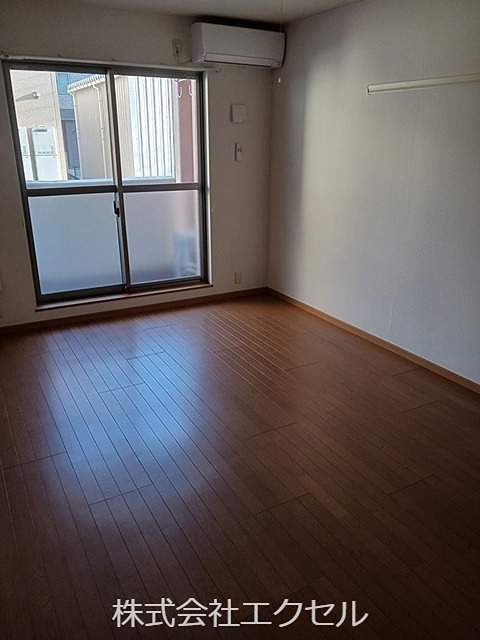 居室・リビング　エアコン完備。