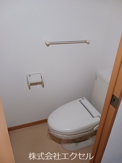 トイレ　温水洗浄便座です。