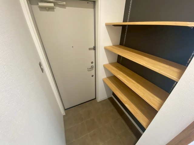 玄関　※他部屋の写真です。現況優先。