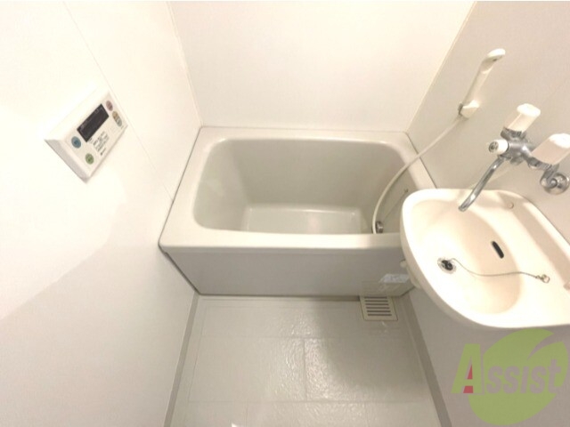 バス・シャワールーム　こちらのお風呂で日々の疲れを癒してください～