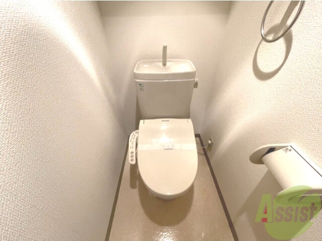 トイレ　嬉しいウォシュレット機能付きです。シャワートイレは便利ですね