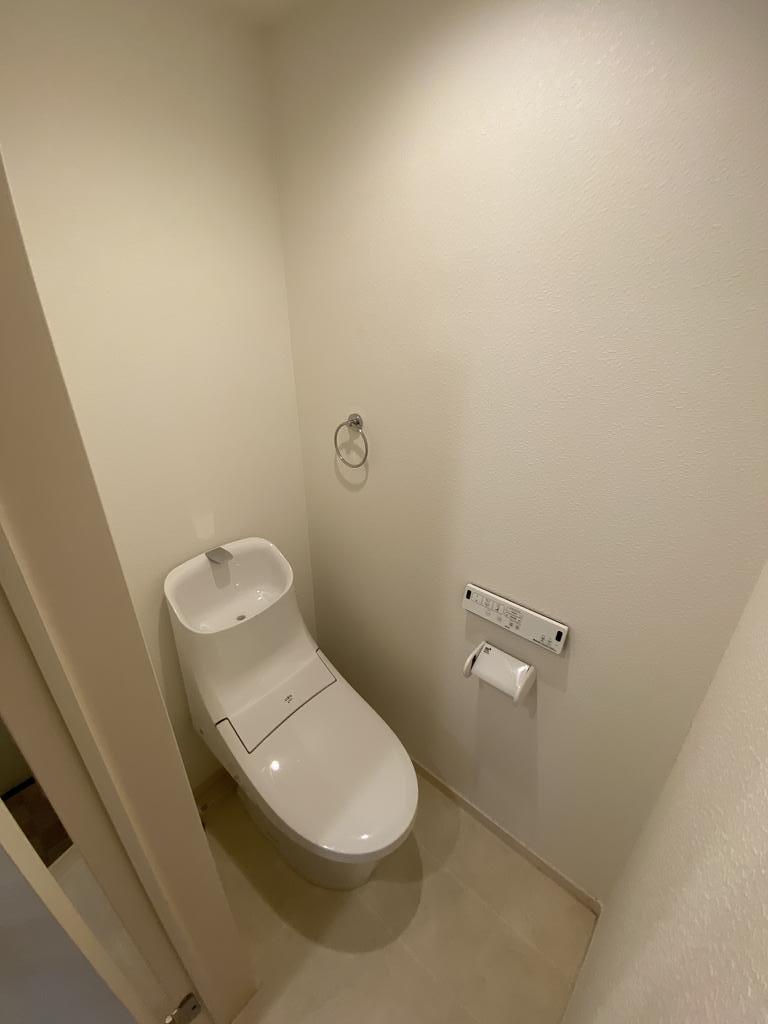 トイレ　温水洗浄便座付き