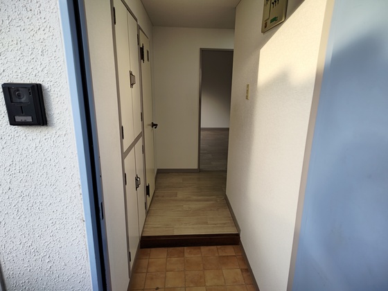 玄関　※別部屋の写真です。