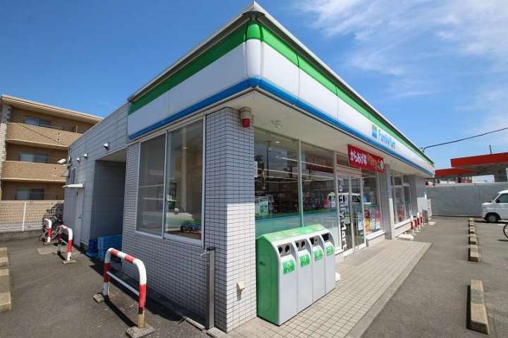 コンビニ　ファミリーマート（コンビニ）まで390m