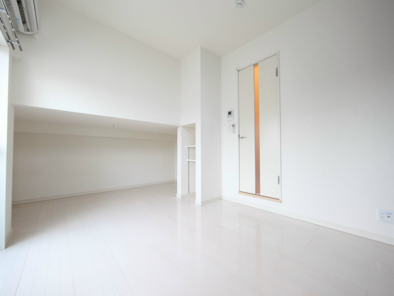 居室・リビング　洋室5.2帖　アンダーロフト4.9帖（収納部屋でも使えます）