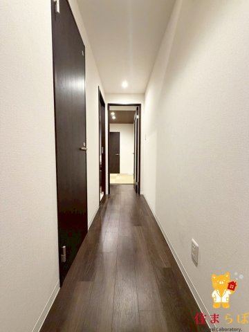 玄関　「気になったら、LINEで気軽に相談できますよ。」