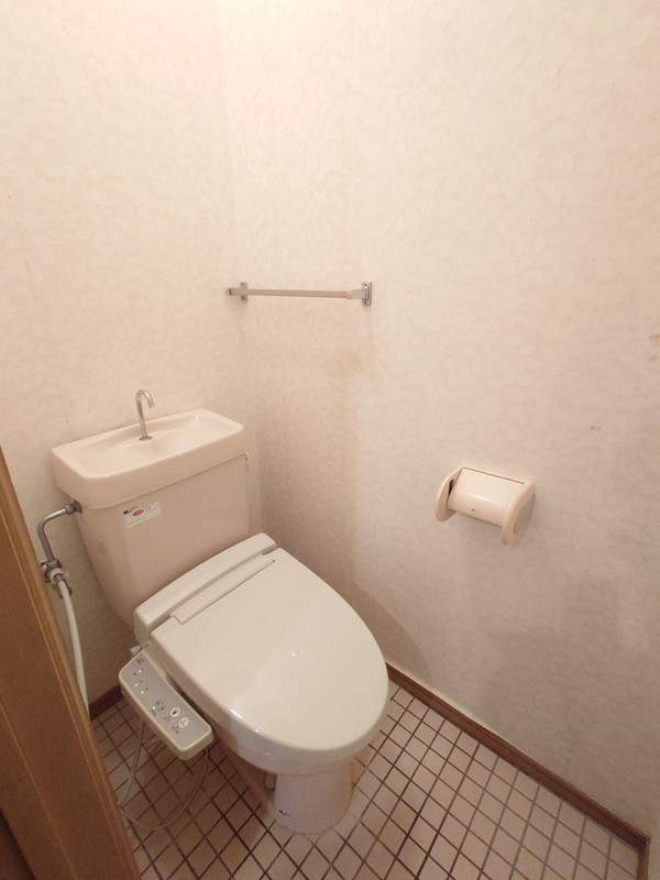 トイレ　洗浄便座設置済み！