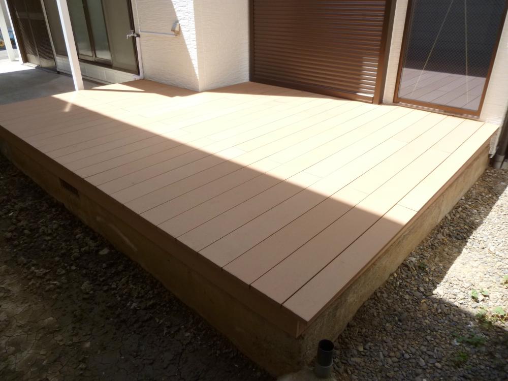 バルコニー　ウッドデッキ