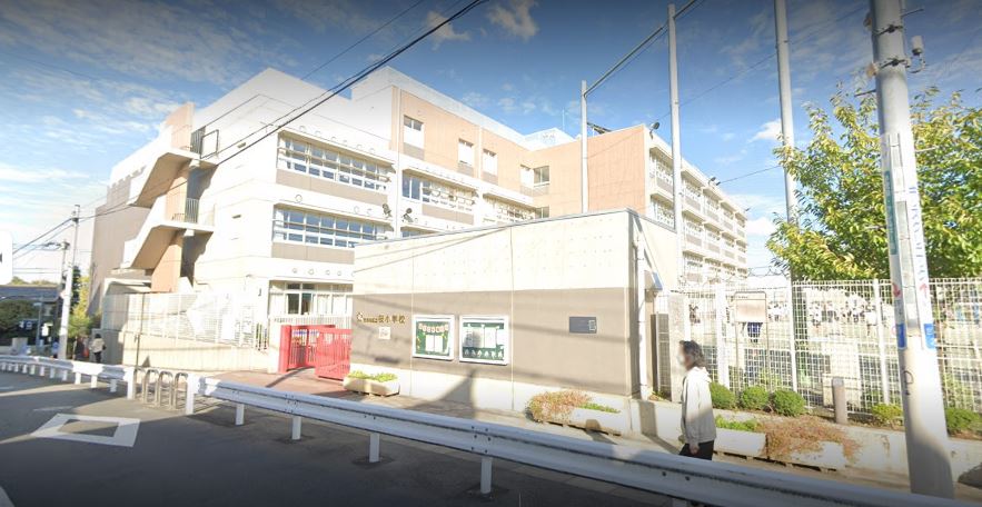 小学校　世田谷区立桜小学校（小学校）まで807m