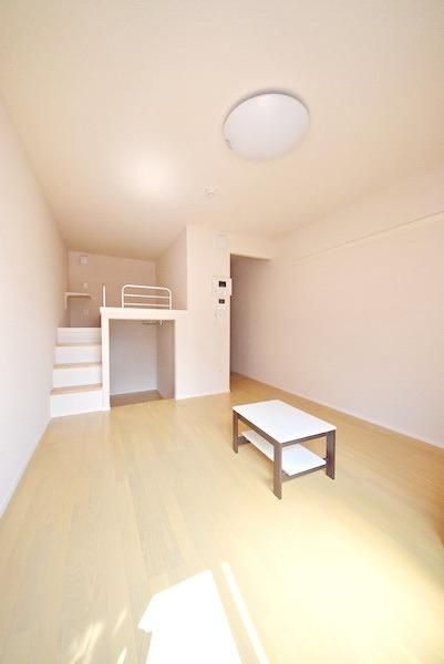 居室・リビング　家具家電照明カーテン付