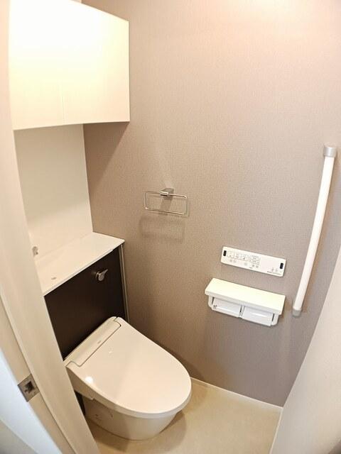トイレ　温水洗浄便座