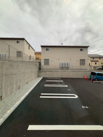 眺望　車をお持ちの方に嬉しい駐車場付きの物件です