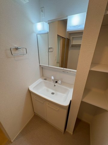 洗面設備　脱衣スペースもあります