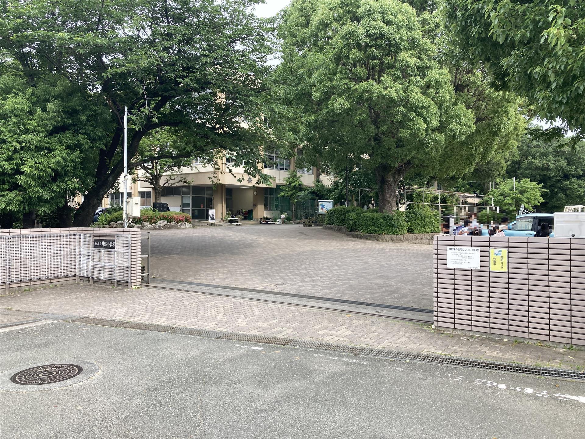小学校　熊本市立月出小学校（小学校）まで806m