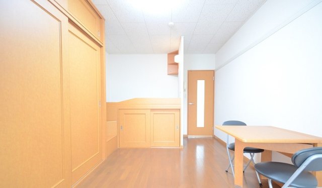 居室・リビング　別号室の写真です