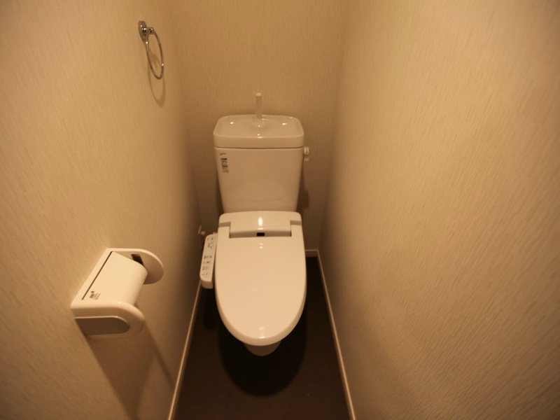 トイレ　温水洗浄暖房便座付トイレ