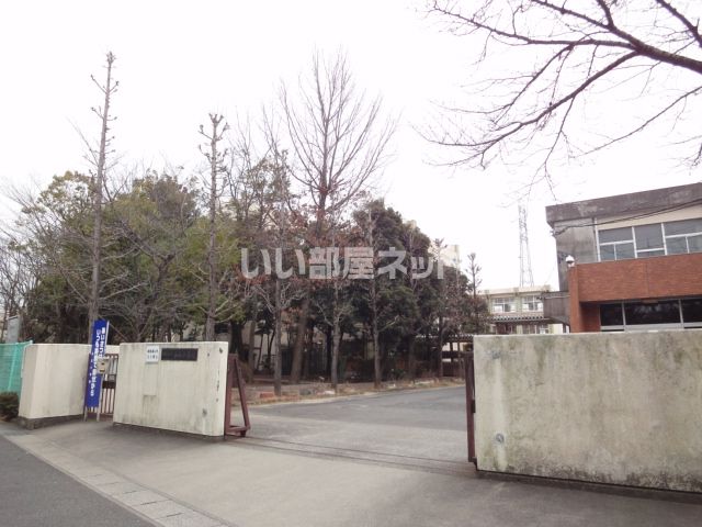 小学校　小牧市立本庄小学校（小学校）まで727m