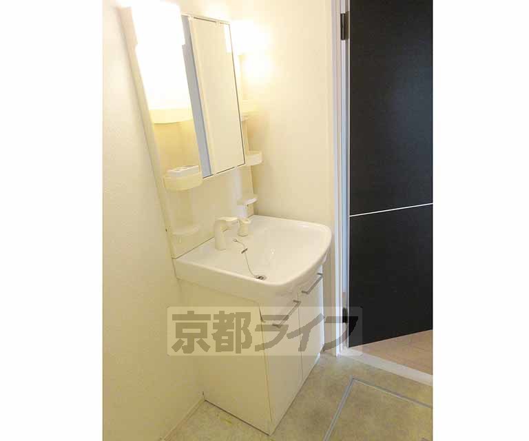 洗面設備　シャンプードレッサー付き洗面台